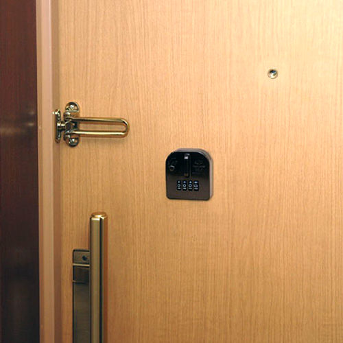 ぼー犯錠　暗証番号型　一般ドア用のロック本体を室内に貼り付けた画像